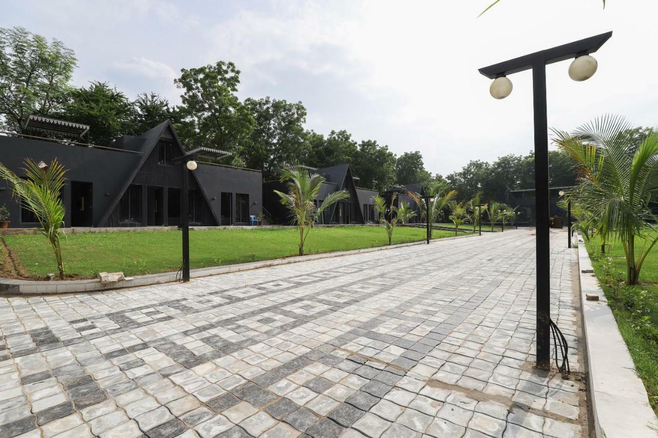 Oyo 48991 Serene Cottages And Resorts Deluxe Vadodara Ngoại thất bức ảnh
