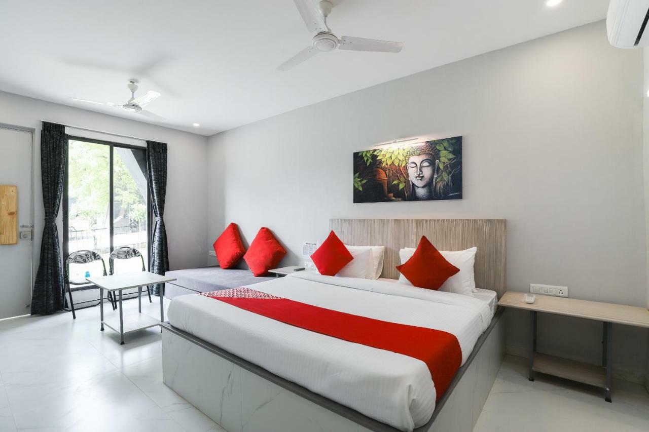 Oyo 48991 Serene Cottages And Resorts Deluxe Vadodara Ngoại thất bức ảnh